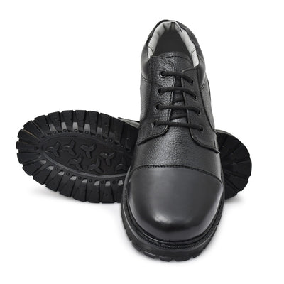 PILLAA Leather safety shoes. Safe and stylish.