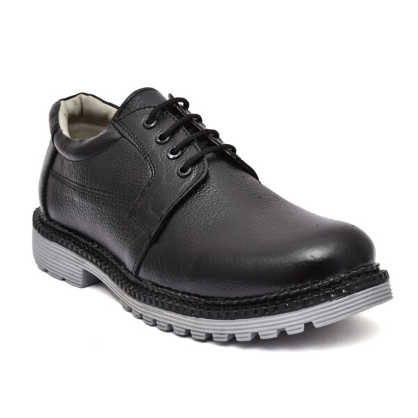 Men’s Safety Shoes – Durable, Anti-Slip & Protective Footwear | Pillaa