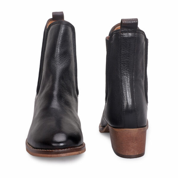Women’s Chelsea Boots – Stylish & Comfortable Ankle-Length Leather Boots