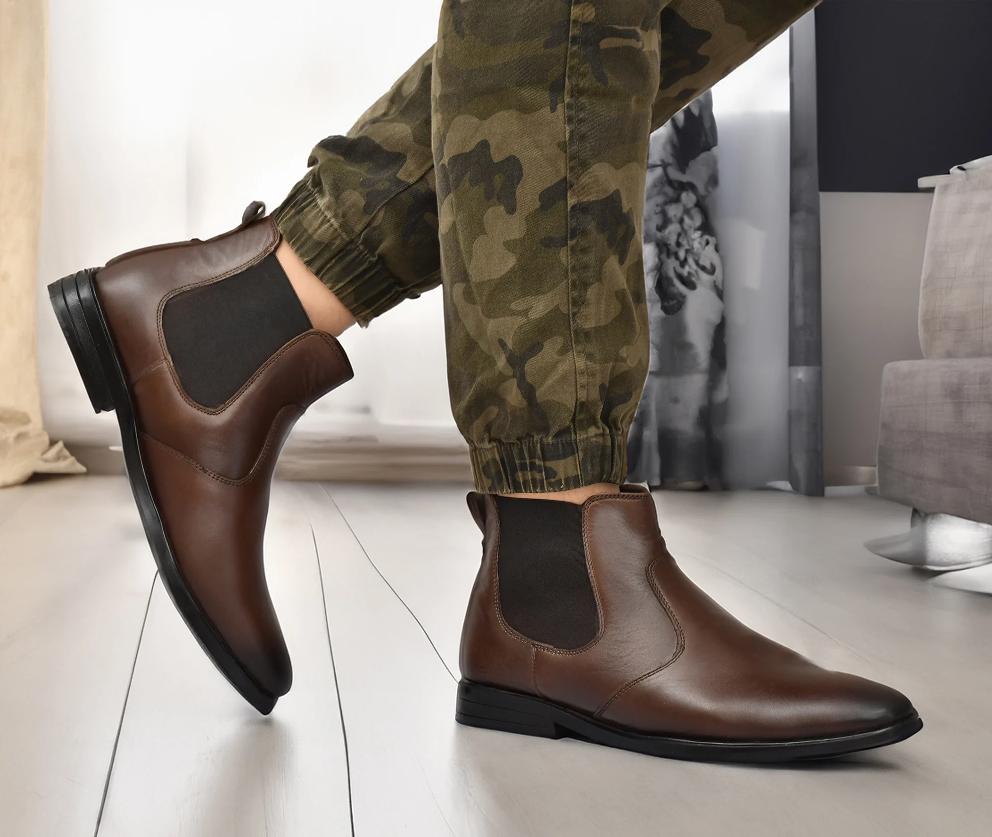 Brown Men Leather Chelsea Boot - Image 5